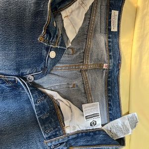 Levi’s womens denim skirt with slit in the middle